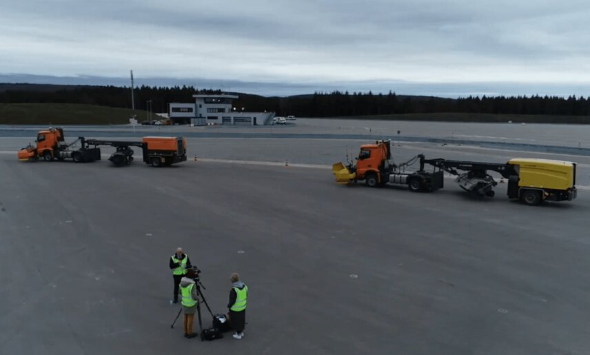 Rudi Rosenkamp on the test field at the beginning of the live demo