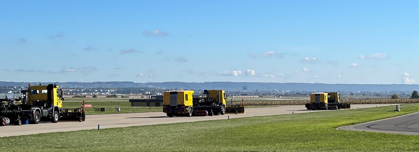 Full integration: the jet sweeper and the truck, as well as the individual vehicles and units among each other, are now fully integrated and centrally controlled