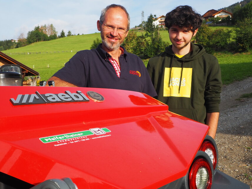 Michael and Simon Schmid with the Aebi TT 281⁺ No. 15 000 on their "Raffalthof". 